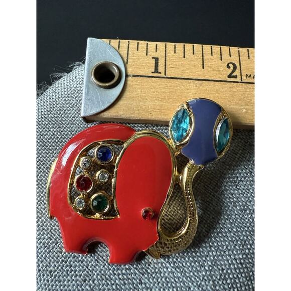 Vintage Enamel Elephant Brooch Pin Rhinestone Red Y2K Whimsy 80s 90s Cocktail - Picture 2 of 4